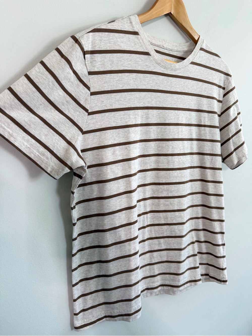Banana Republic Premium Wash Cream/Brown Striped Short-Sleeve Tee Men’s Large - Picture 2 of 7